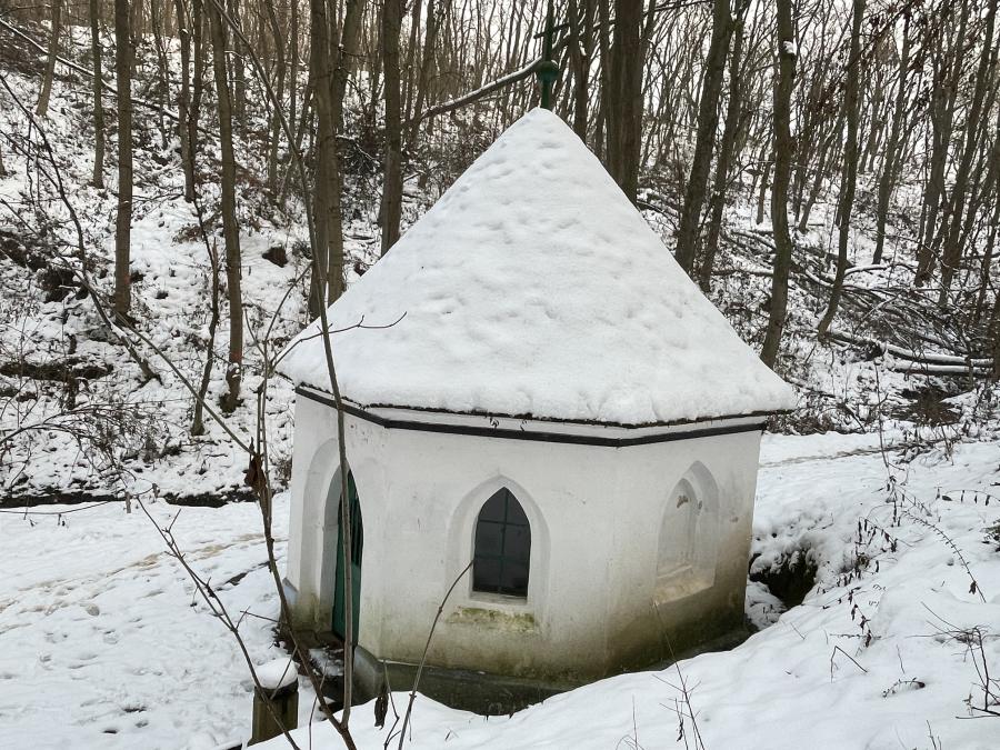 Mariánská kaple v zimě
